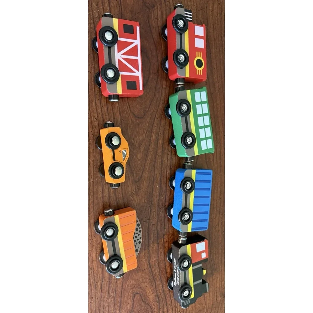 Melissa & Doug Wooden Train Cars Set of 7 Pieces Magnetic‎ Ages 3+.  EUC